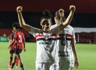 São Paulo vence Vitória e assume liderança do Brasileirão Feminino