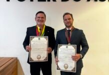 Marley Mendonça e Diego Marques recebem medalha da ABRASCI