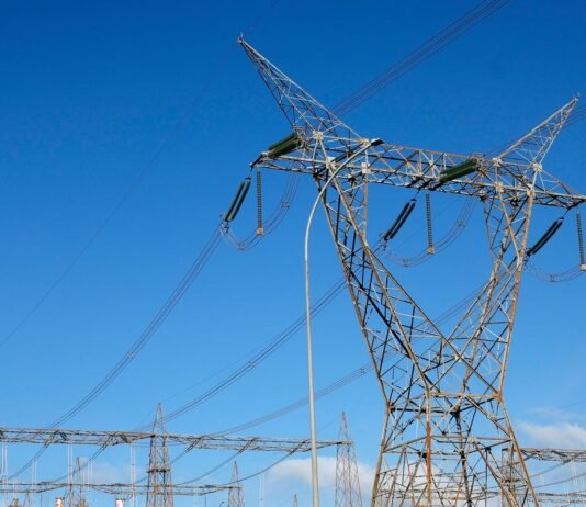 Consumidores poderão escolher fornecedores de energia a partir de 2027