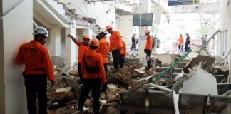 Indonésia: número de mortos no terremoto chega a 100