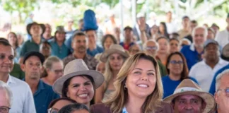 Leila publica balanço de oito anos no Senado pelo DF