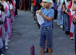 Alunos voltam às aulas presenciais em Gaza depois de três anos