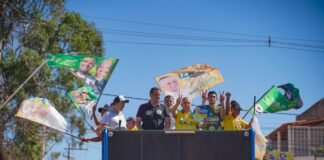 Izalci Lucas faz carreata da Estrutural a Santa Luzia