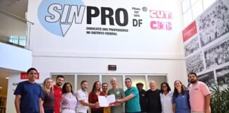 Arruda promete salário de professor o melhor do Brasil