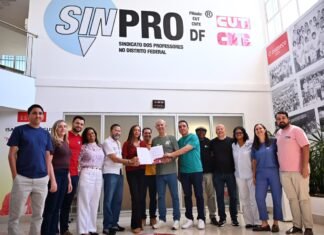 Arruda promete salário de professor o melhor do Brasil