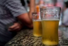 Álcool e cigarro podem causar cegueira, alertam especialistas