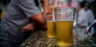 Álcool e cigarro podem causar cegueira, alertam especialistas