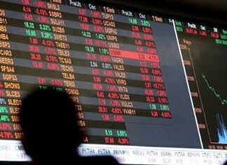 Dólar cai a R$ 5,08 e Bolsa sobe com alta de Flávio Bolsonaro nas pesquisas
