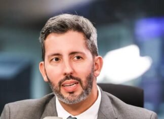 Em nota, Grass afirma respeitar TSE e pede frente contra o Buriti