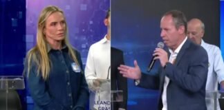 Mediadora apreende celular de Celina e de Cappelli