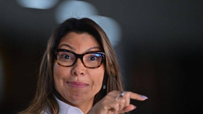 Justiça manda AGU explicar defesa judicial de Janja