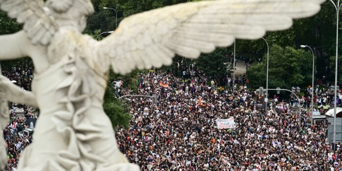 2026-10-03t155345z_1_lynxmpem920el_rtroptp_4_spain-housing-protest.jpg