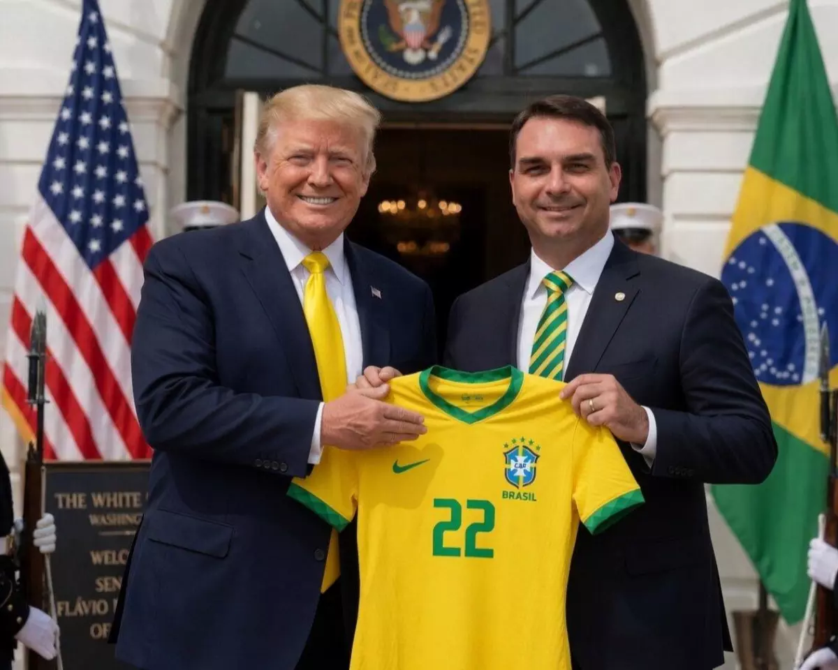 Waack: Trump mantém Flávio em segundo plano e mira Brasília