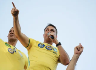 Flávio diz que vai mudar a Constituição com maioria no Congresso