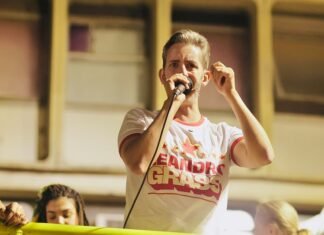 Leandro Grass diz que indignação deve virar esperança no 2º turno