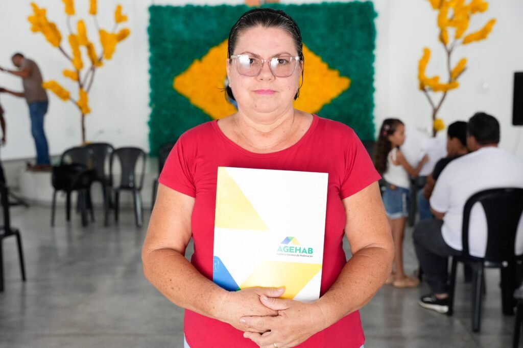 AGEHAB_ENTREGA_ESCRITURAS_EM_FAINA-1024x683.jpeg