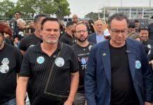 Marley Mendonça acompanha Cury em ato na porta do STF