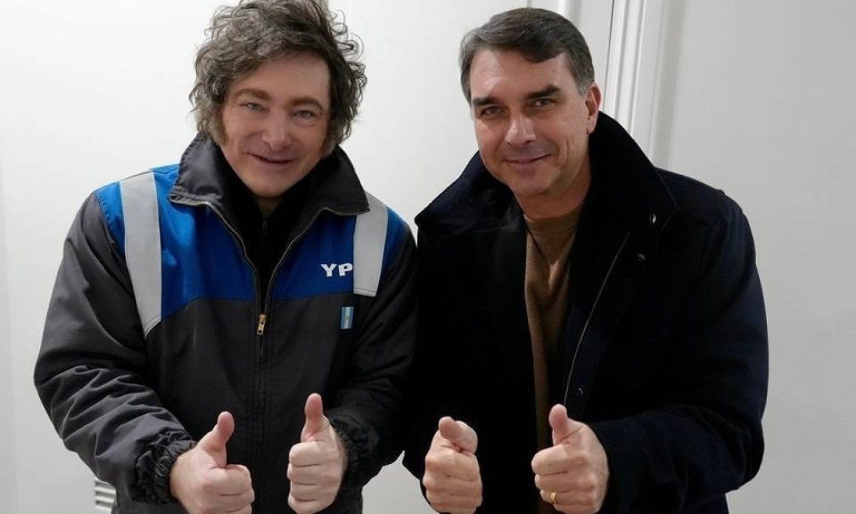 Chefe de gabinete de Milei defende atuação da Argentina na saída de Flávio