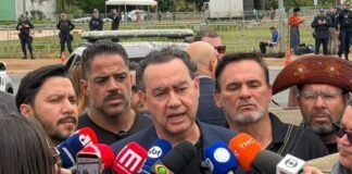 Augusto Cury faz ato no STF e defende fim da polarização