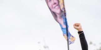 Leila encerra campanha pela reeleição em carreata de Ceilândia a Taguatinga