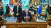 Aliados dizem que governo Trump apoiou saída de Flávio e sinalizou asilo