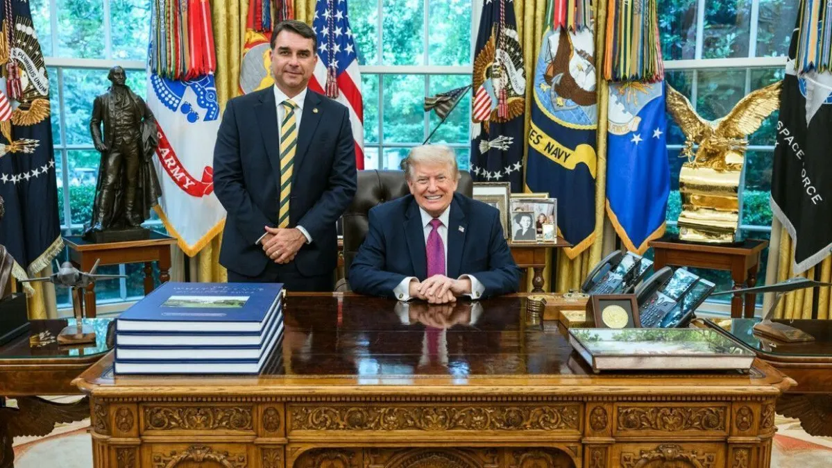 Aliados dizem que governo Trump apoiou saída de Flávio e sinalizou asilo
