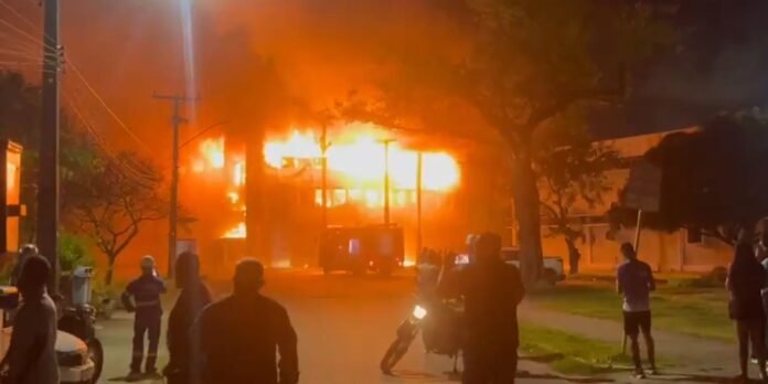 incendio_causa_danos_a_predio_da_universidade_federal_de_pernambuco.jpg