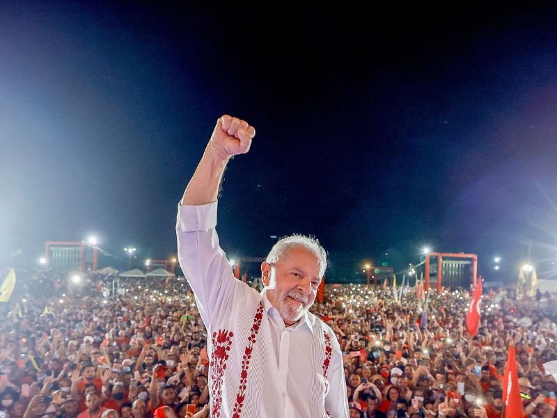 Lula é releito pela 4ª vez presidente do Brasil