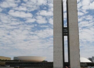 Presidente do Senado marca para segunda votação do fim da escala 6×1