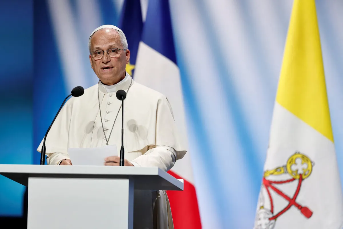 Papa Leão passa noite tranquila no hospital após cirurgia, diz Vaticano