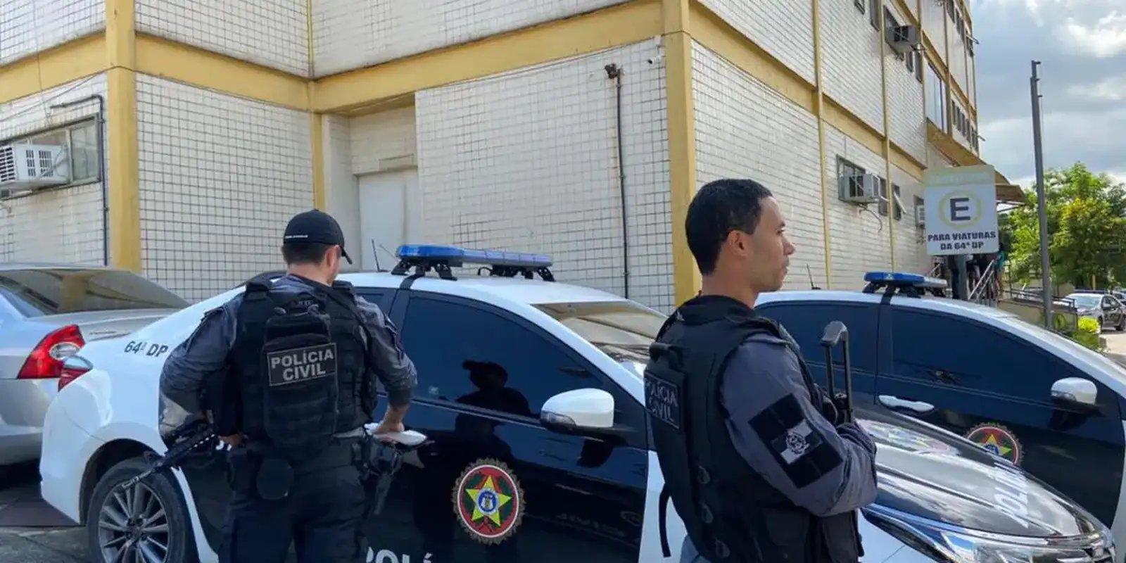 Operação no RJ mira esquema de cooperação de PMs com Comando Vermelho