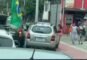 Vídeo: petista revoltado com manifestação da direita joga carro encima de duas crianças