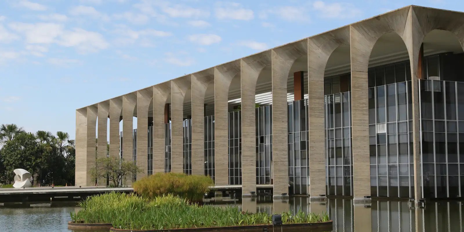 Brasileiras na Polônia procuram embaixada após ameaça de deputado