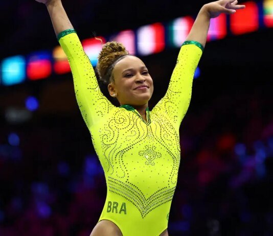 Rebeca, Flavinha e Lorrane avançam às finais do Mundial de Ginástica