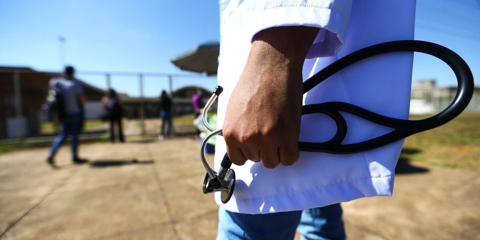 Congresso aprova exame obrigatório para exercício da medicina